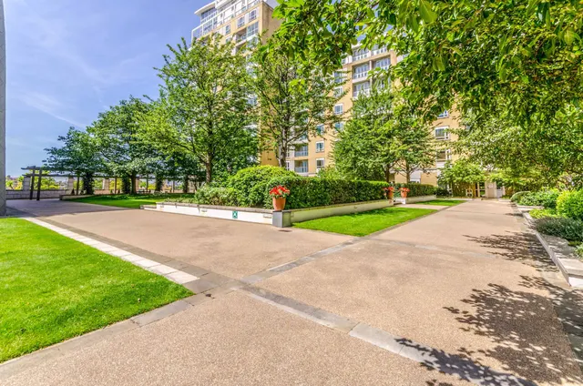 Photo 2 — 55 Eaton House, 38 Westferry Circus, London