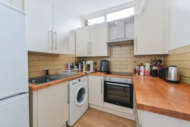 Photo 3 — First Floor, 21 Wilton Road, London