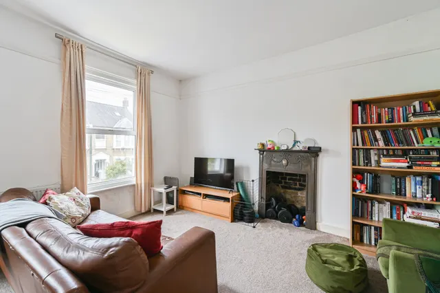 London, SW19, photo 1