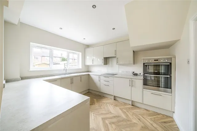 Photo 3 — Malthouse Drive, Hanworth, TW13 6RN