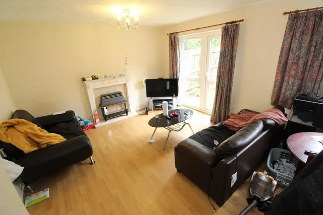 Falcon Close, Lenton, NG7, photo 1