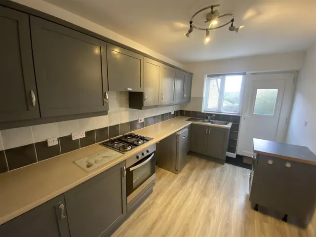 Branwell Court, Daisy Hill, BD9, photo 3