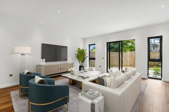 Gunnersbury Mews, London, W4, photo 3