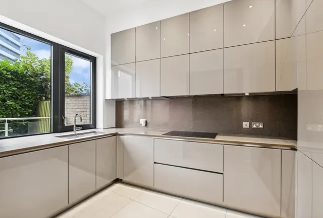 Gunnersbury Mews, London, W4, photo 2
