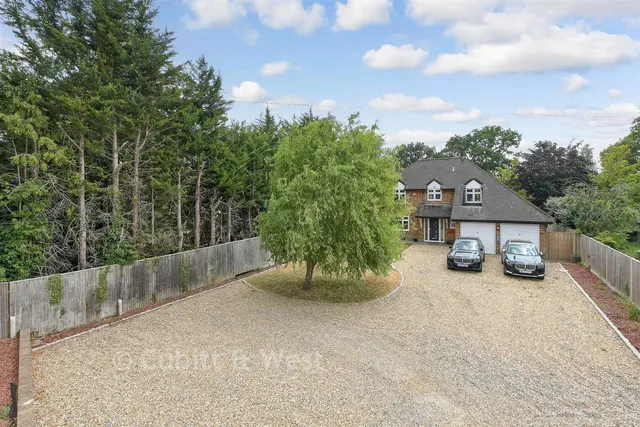 Smallfield Road, Horley, RH6, photo 1