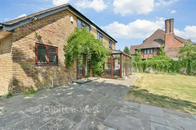 Smallfield Road, Horley, RH6, photo 2