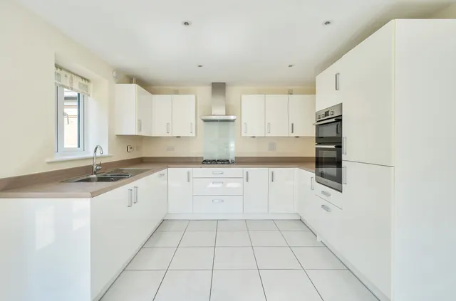 Furze Drive, Romsey, SO51, photo 3