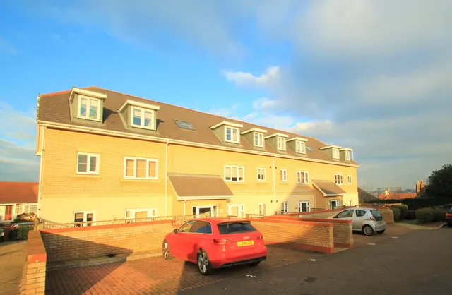 Photo 2 — Cochrane Drive, Dartford