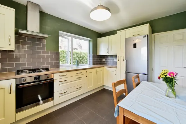 Photo 2 — Cotleigh Crescent, SHEFFIELD, South Yorkshire, S12