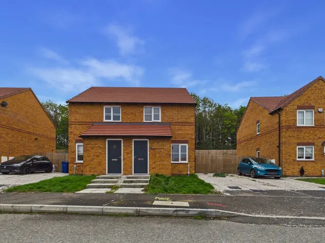 Curlew Street, Poolsbrook, S43, photo 1