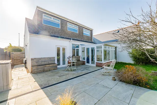 Pontypridd Road, Barry, CF62 7LS, photo 1