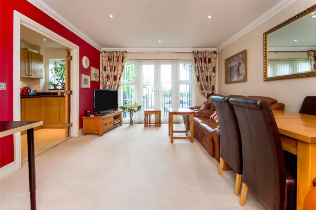 Photo 2 — Fairmead Lodge, 8 The Ridgeway, Enfield, EN2