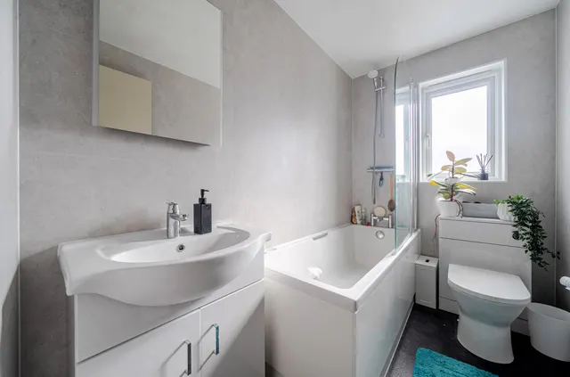Weybrook Drive, Guildford, GU4, photo 2