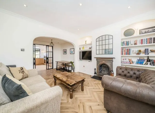 Spring Gardens, Molesey, KT8, photo 2