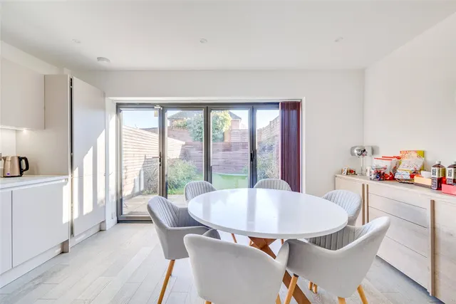 Harlow Gardens, Kingston upon Thames, KT1, photo 2