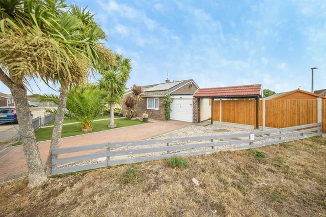 Robinsdale, Clacton-On-Sea, photo 1