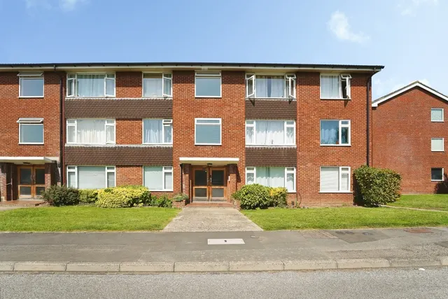 Sterling Court, Cheltenham, GL51, photo 1