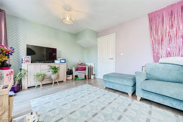 Photo 3 — Appledine Way, Bedford, Bedfordshire, MK41