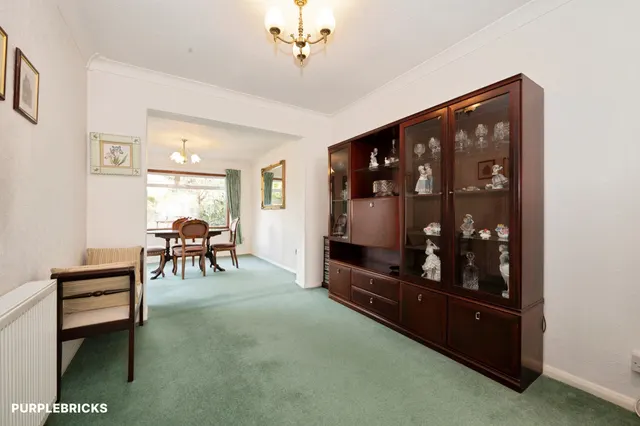 Cumberland Drive, Chessington, KT9, photo 3