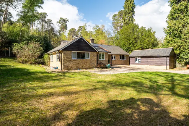 Pine Ridge Drive, Lower Bourne, Farnh..., photo 1