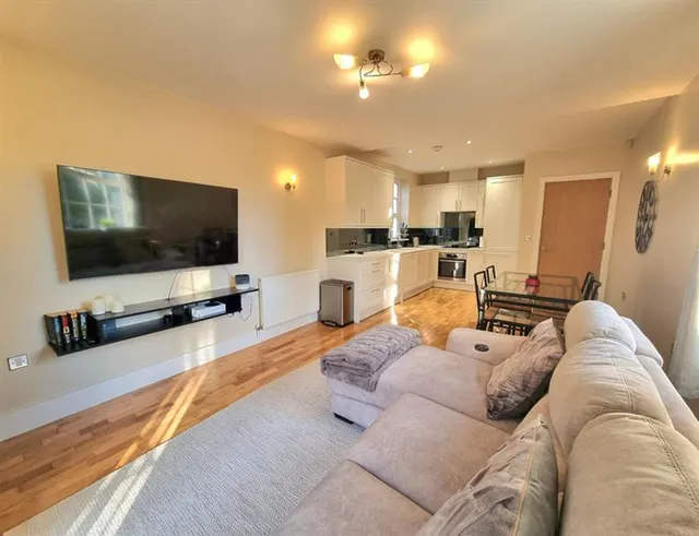 Cheswick Close, Sale, photo 3