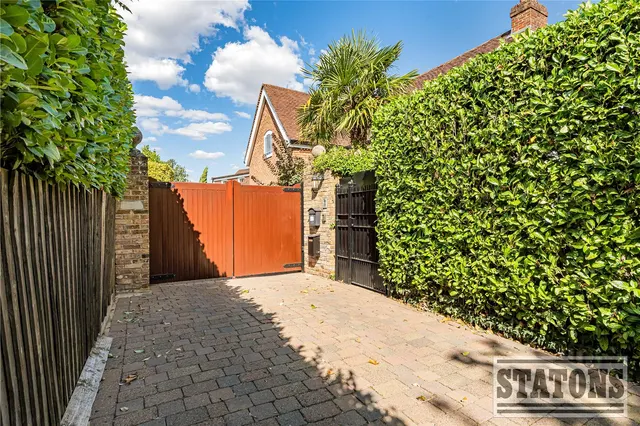 Photo 3 — Dury Road, Hadley Green, Hertfordshire, EN5 5PU