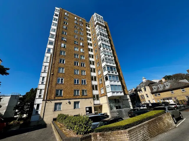 West Cliff Road, Bournemouth, BH2, photo 1
