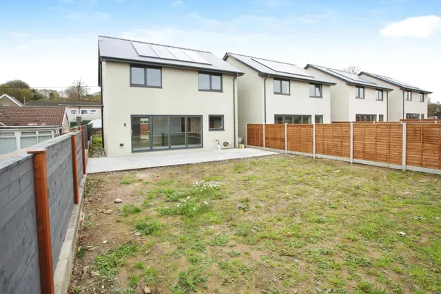Libanus Road, Blackwood, NP12, photo 3