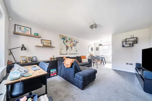 Photo 3 — 2 Brooke Close, Margate, Kent, CT9 5FQ