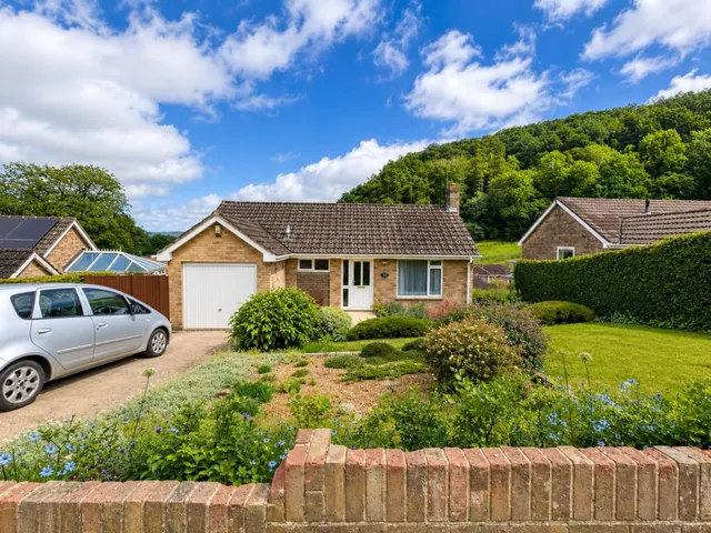 Five Acres, Dursley, photo 1