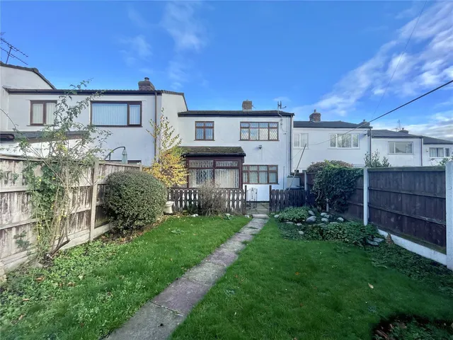 St. Marys Close, Hale Village, L24, photo 2