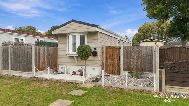 Second Avenue, Kingsleigh Park Homes, SS7, photo 1