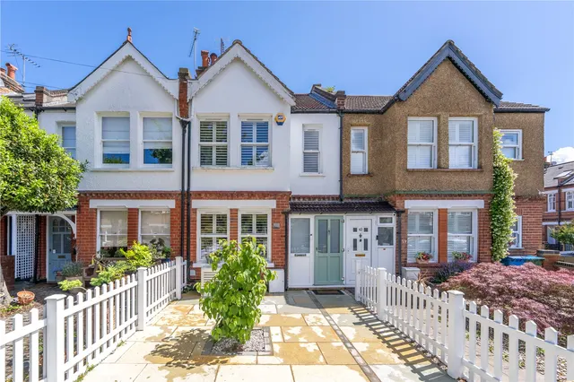 Blackmores Grove, Teddington, TW11 9AE, photo 1