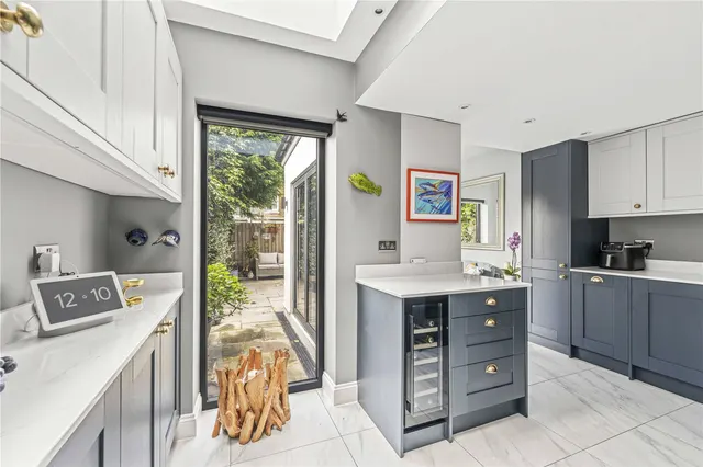 Photo 3 — Blackmores Grove, Teddington, TW11 9AE