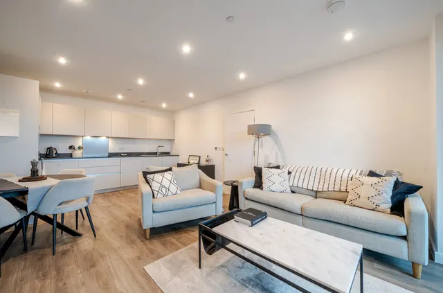 Acton, W3, photo 1