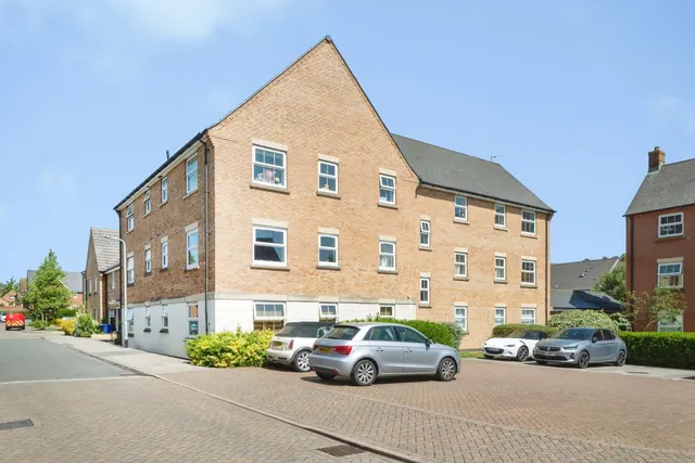 Alchester Court, Towcester, NN12, photo 1