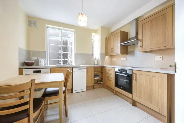 Finchley Road, Swiss Cottage, NW3, photo 2