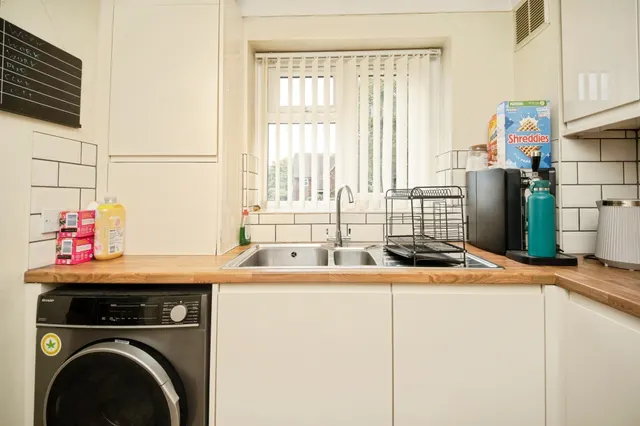 Avern Close, Tipton, DY4, photo 3