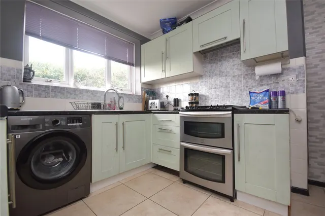 Windsor Crescent, Rothwell, LS26, photo 3