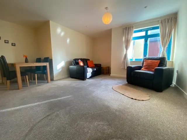 Wellington Street, Central, SN1, photo 2