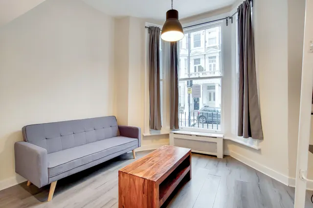 Photo 3 — Flat 1, 26 Fairholme Road, London
