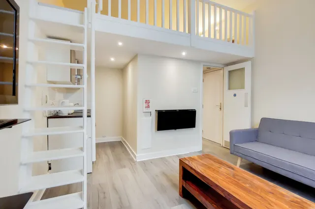 Photo 2 — Flat 1, 26 Fairholme Road, London