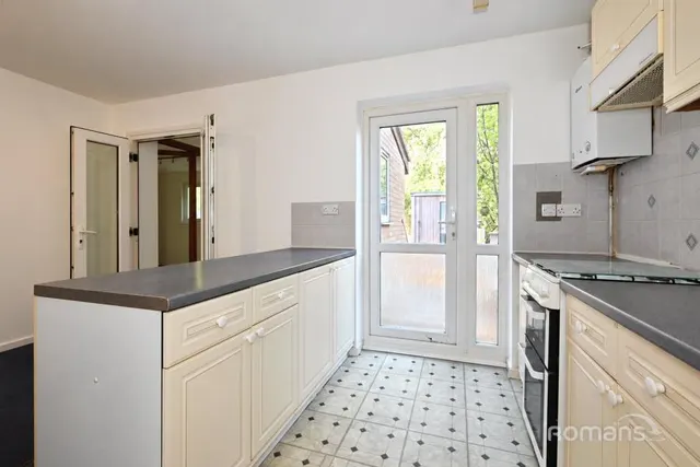 Pembroke, Bracknell, RG12, photo 2