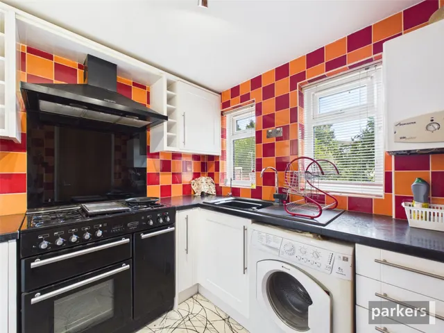 Whitby Court, Caversham, RG4, photo 3