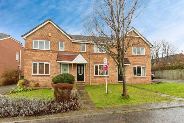 Bronte Court, Pontefract, photo 1