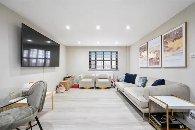 2 bedroom flat — Lime Court, 1 Lewis Road, CR4