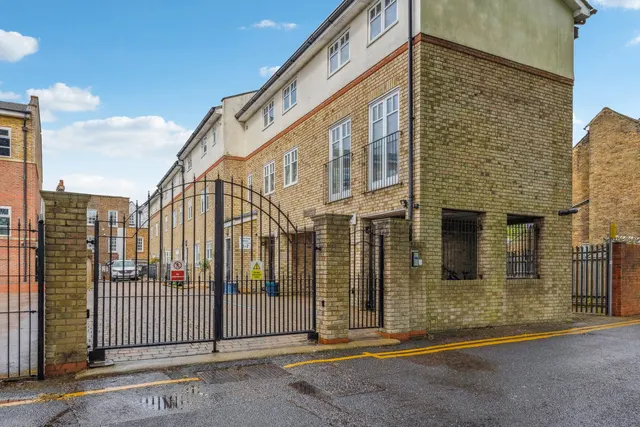 Field Gate Mews, Watford, WD18, photo 1