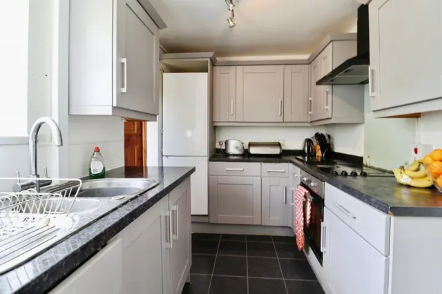 Laburnum Way, Penarth, CF64, photo 2
