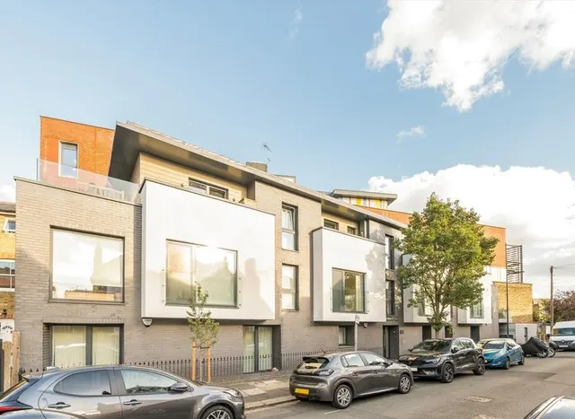 Denehurst Gardens, Acton, W3, photo 1