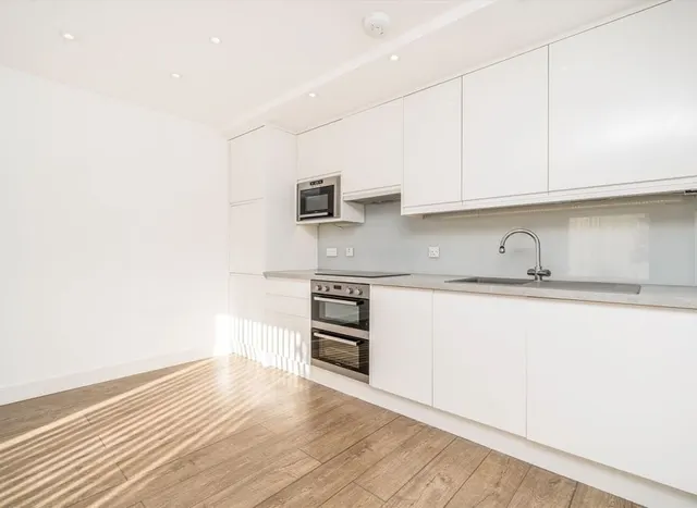 Denehurst Gardens, Acton, W3, photo 3